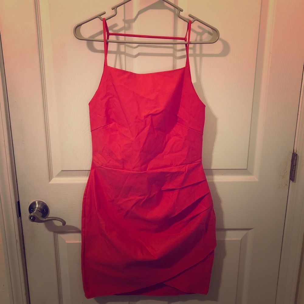 XL mini dress with an open back